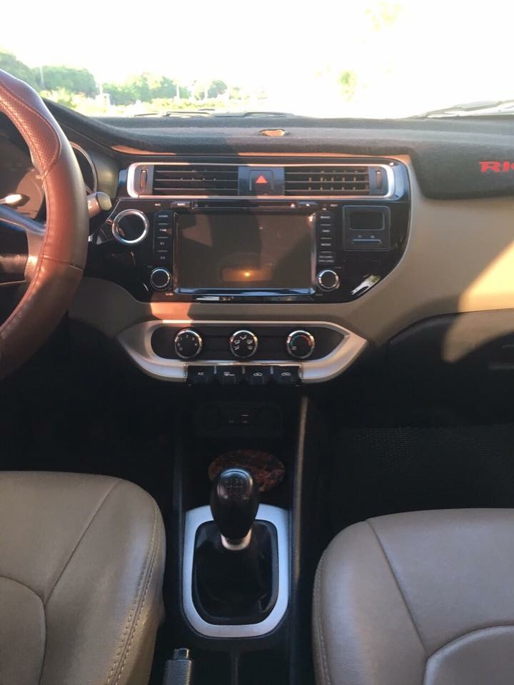 Gia đình cần bán Kia Rio 2015, số sàn, màu trắng