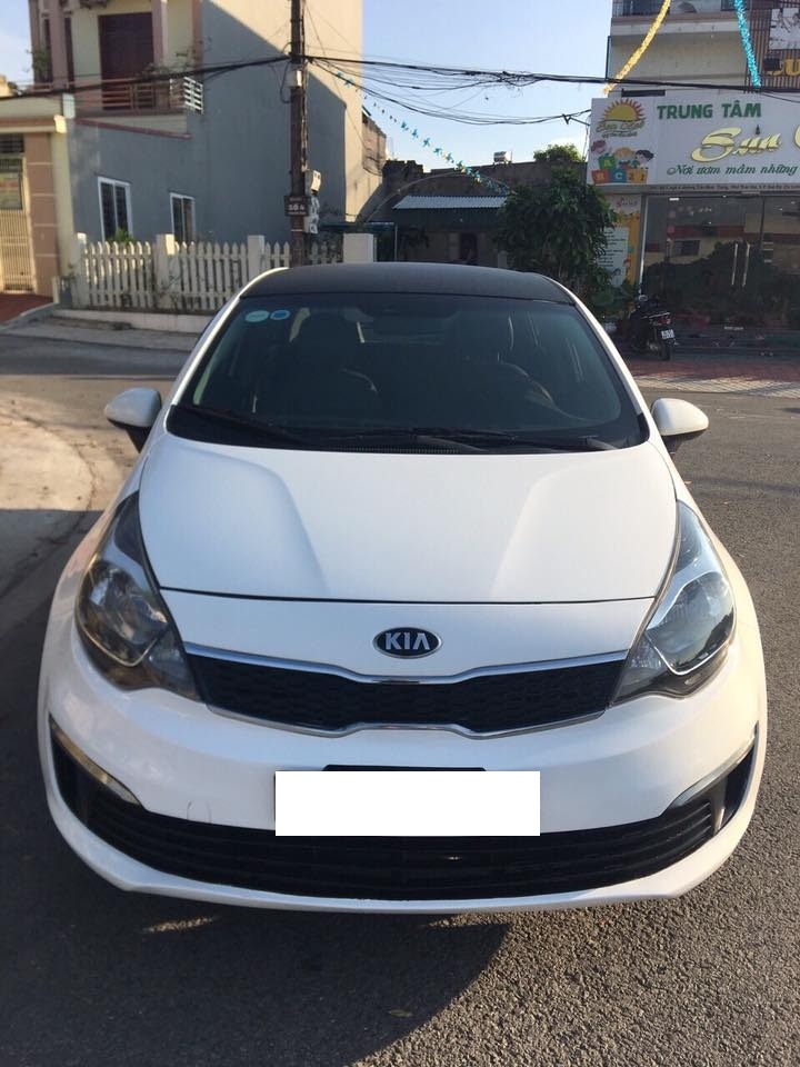 Gia đình cần bán Kia Rio 2015, số sàn, màu trắng