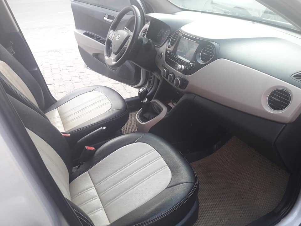 Bán xe Hyundai I10 1.2 sedan 2016 số sàn màu bạc nhập Ấn Độ