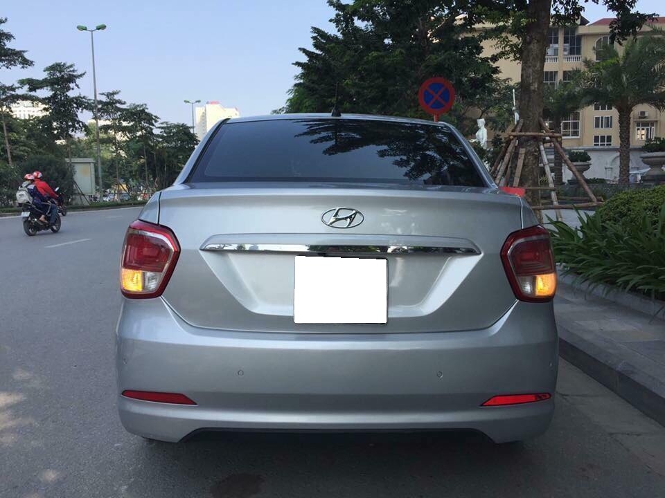 Bán xe Hyundai I10 1.2 sedan 2016 số sàn màu bạc nhập Ấn Độ