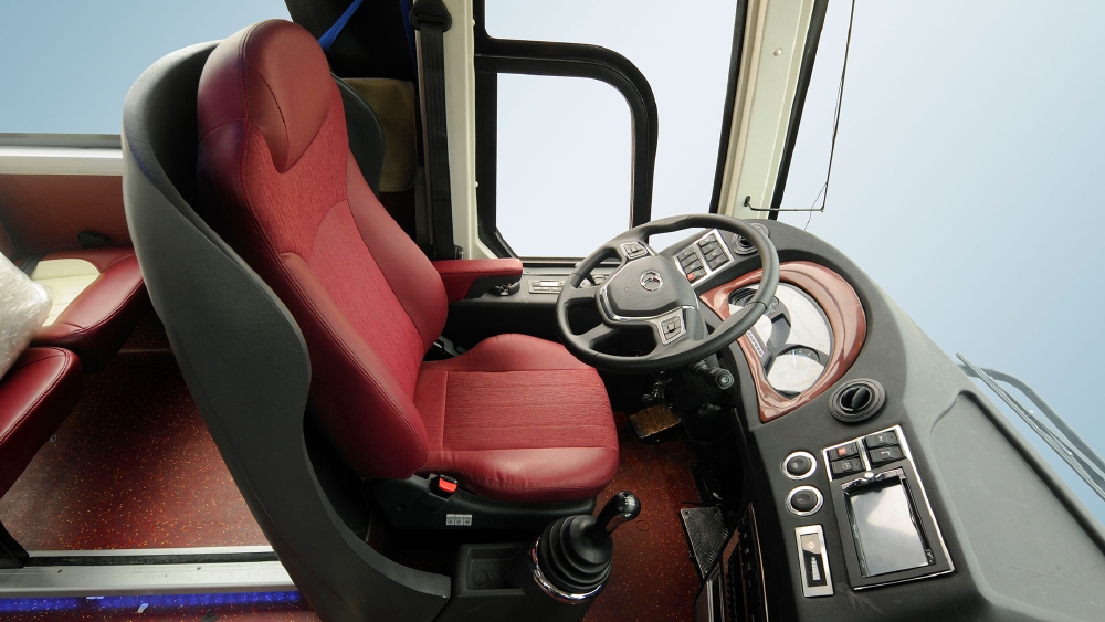 Xe khách TB85S 29 chỗ bầu hơi gánh. Mẫu mới THACO 2020