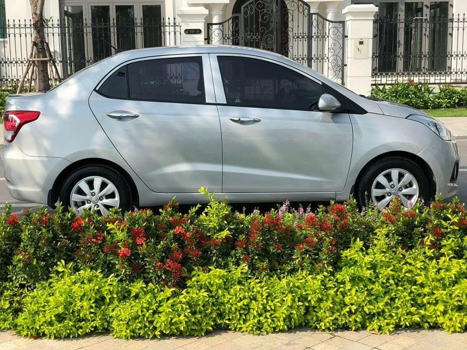 Bán Hyundai I10 số sàn 2017 bảng 1.2 màu bạc nhập Hàn.