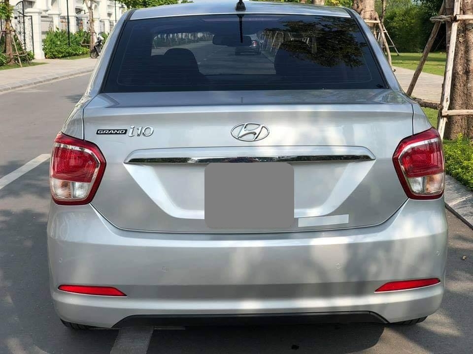 Bán Hyundai I10 số sàn 2017 bảng 1.2 màu bạc nhập Hàn.
