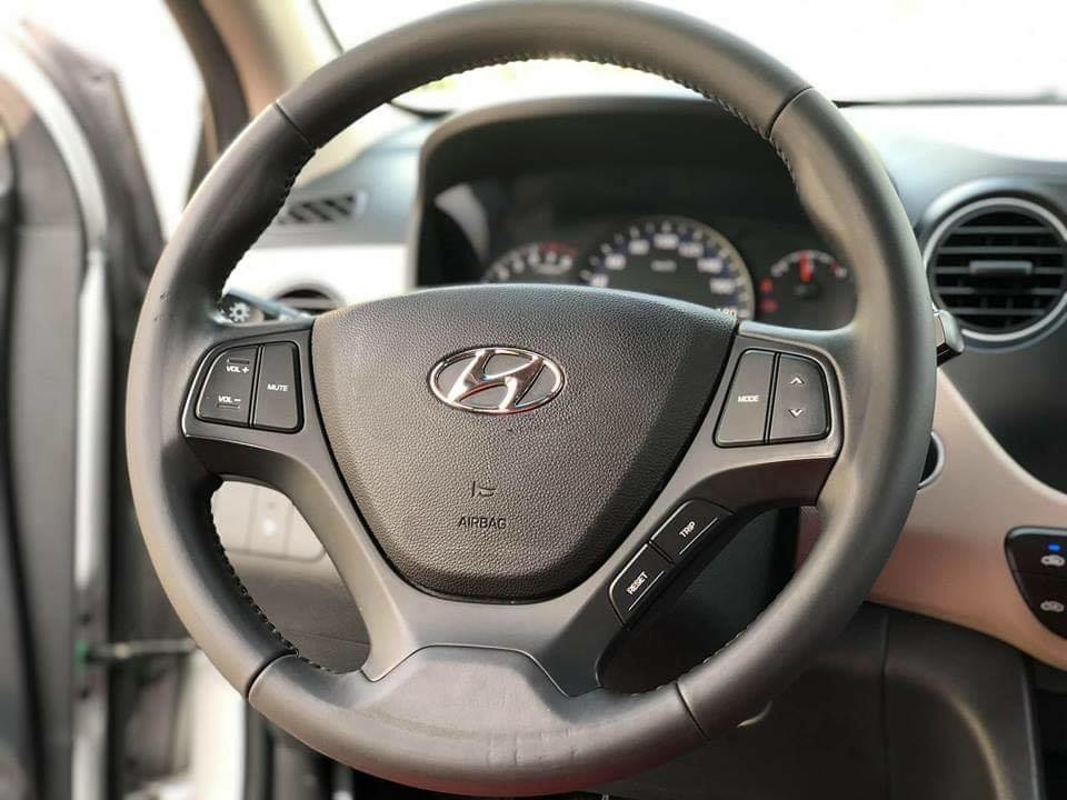 Bán Hyundai I10 số sàn 2017 bảng 1.2 màu bạc nhập Hàn.