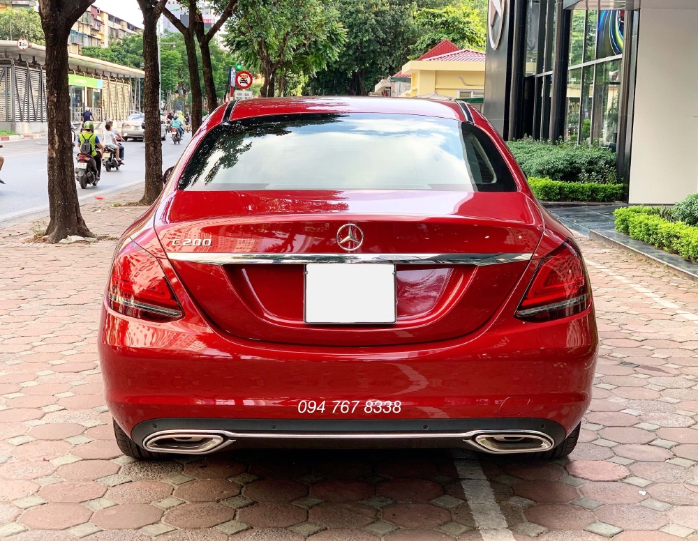 Cần bán gấp Mercedes C200 2019 màu Đỏ chạy lướt giá cực tốt