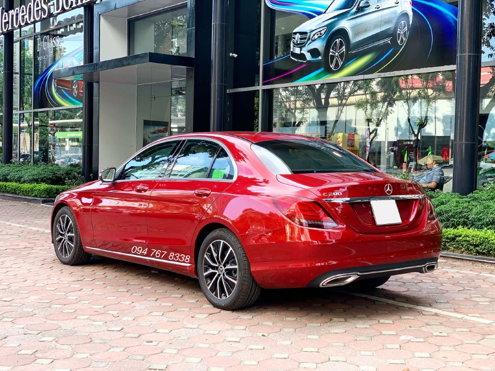 Cần bán gấp Mercedes C200 2019 màu Đỏ chạy lướt giá cực tốt