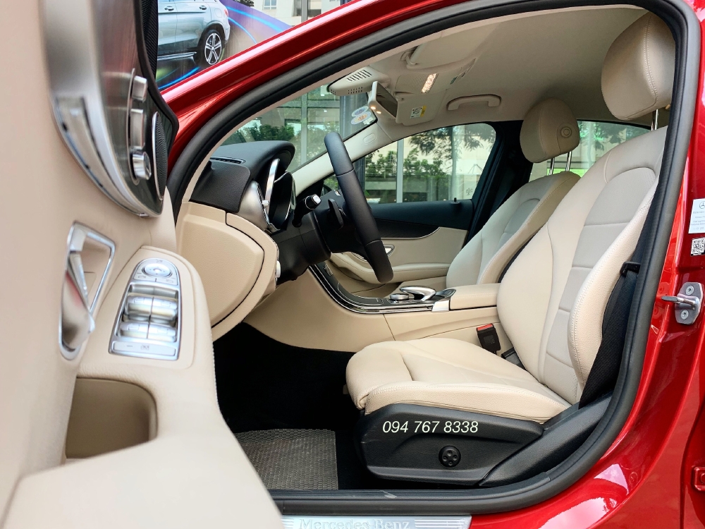 Cần bán gấp Mercedes C200 2019 màu Đỏ chạy lướt giá cực tốt