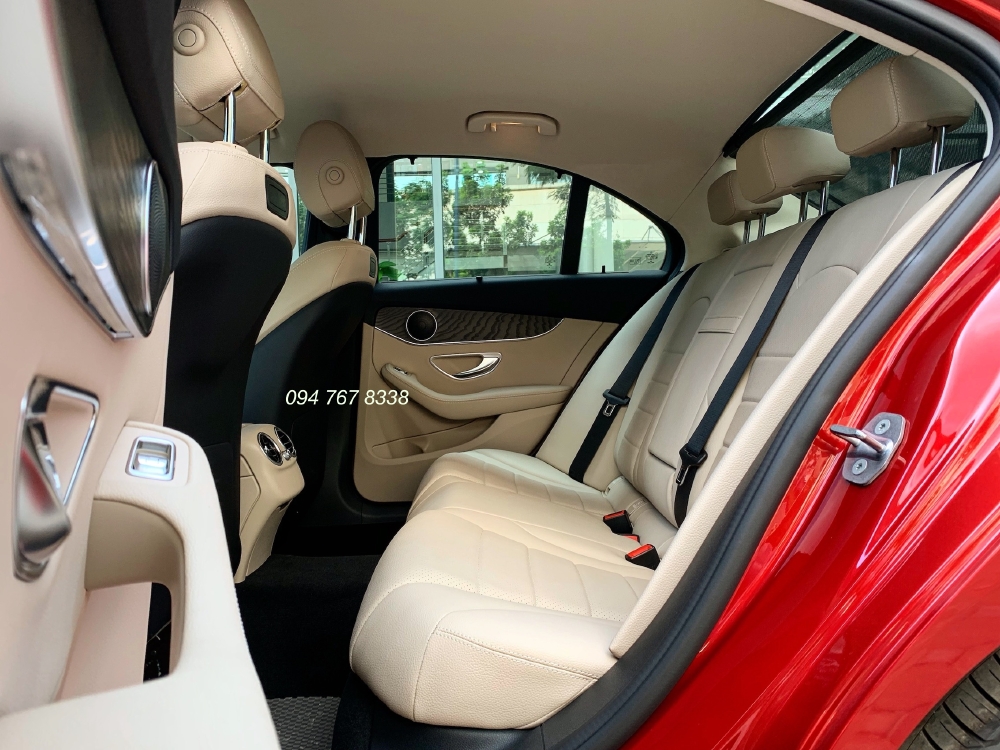 Cần bán gấp Mercedes C200 2019 màu Đỏ chạy lướt giá cực tốt