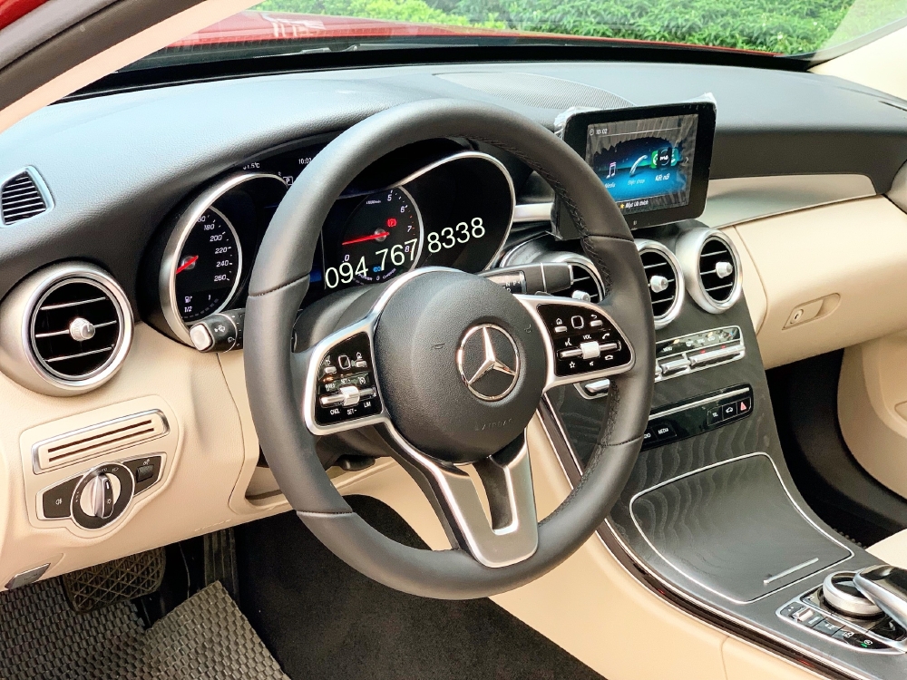 Cần bán gấp Mercedes C200 2019 màu Đỏ chạy lướt giá cực tốt