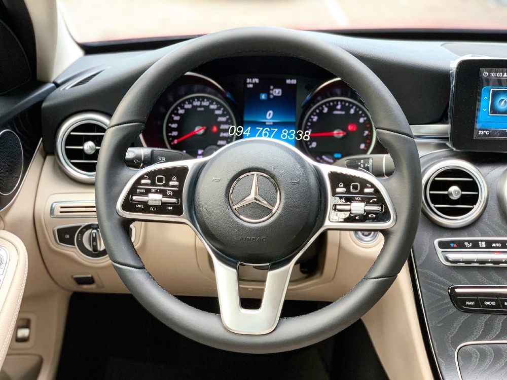 Cần bán gấp Mercedes C200 2019 màu Đỏ chạy lướt giá cực tốt