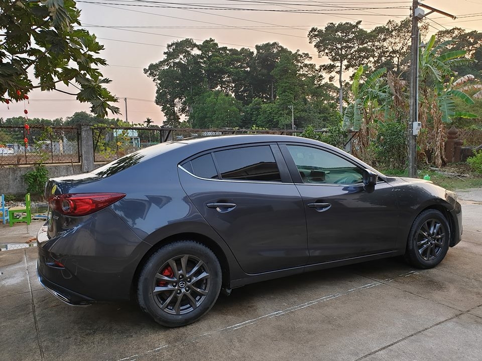 Đổi xe mới cần bán Mazda3, sản xuất 2016, số tự động màu xám