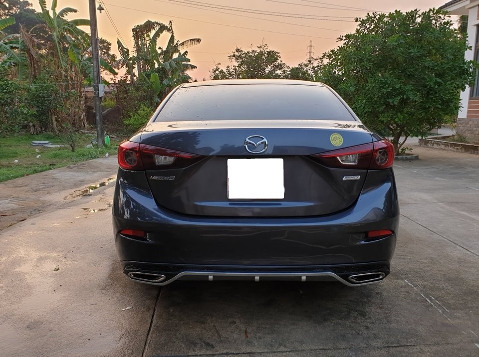 Đổi xe mới cần bán Mazda3, sản xuất 2016, số tự động màu xám