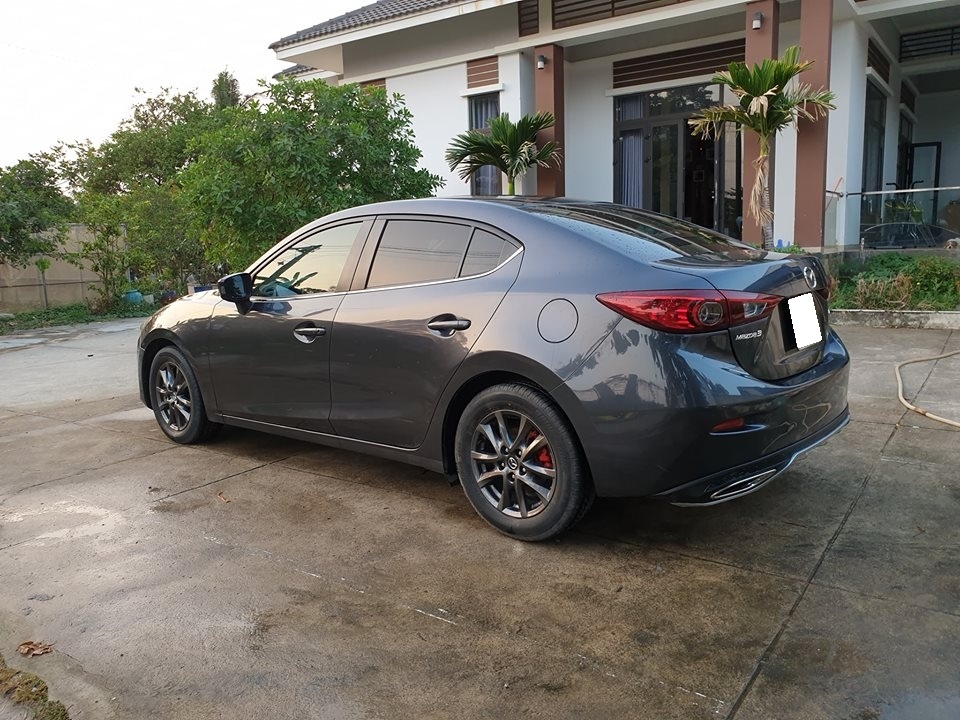 Đổi xe mới cần bán Mazda3, sản xuất 2016, số tự động màu xám