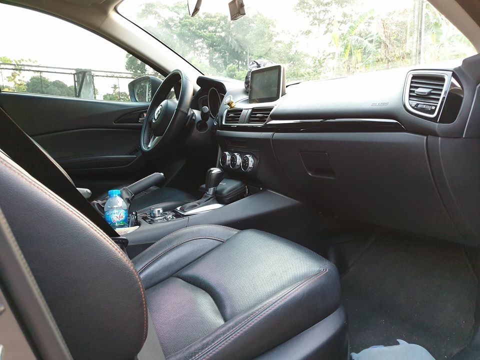 Đổi xe mới cần bán Mazda3, sản xuất 2016, số tự động màu xám
