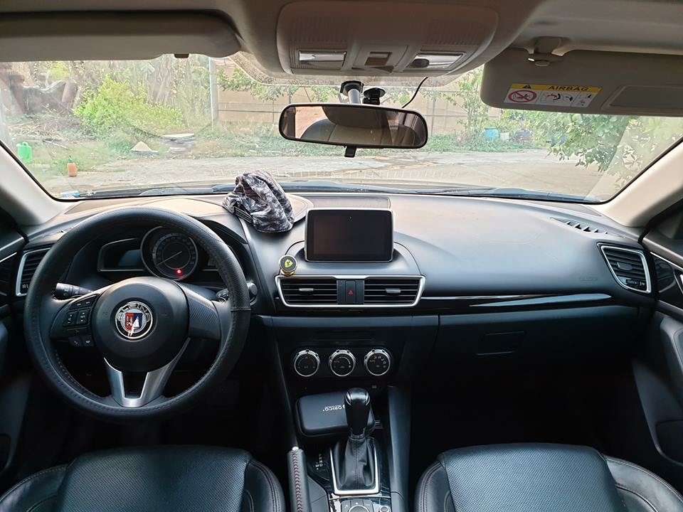 Đổi xe mới cần bán Mazda3, sản xuất 2016, số tự động màu xám