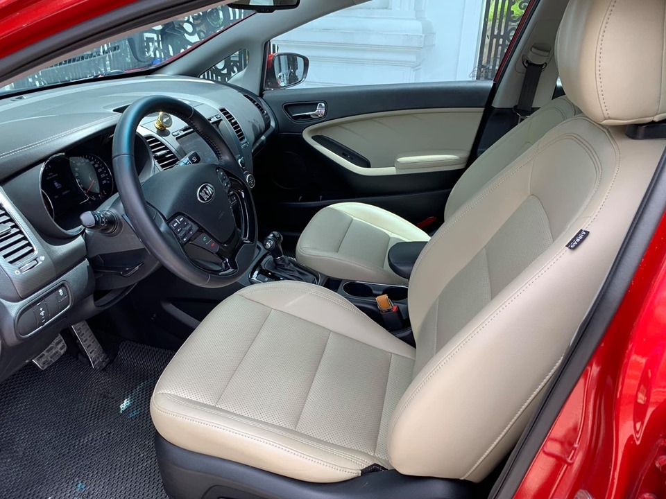 Bán Kia Cerato 2017 Tự động full màu đỏ thể thao cực đẹp