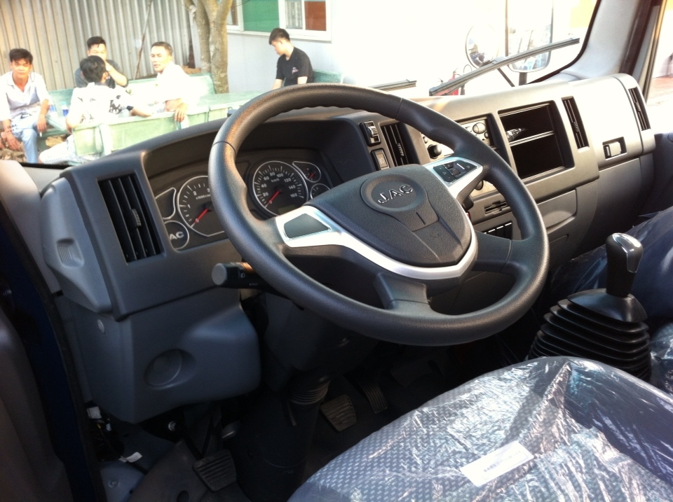 Ban xe tải JAC N200 1 tấn 9 thùng dài 4.3 mét đời 2019