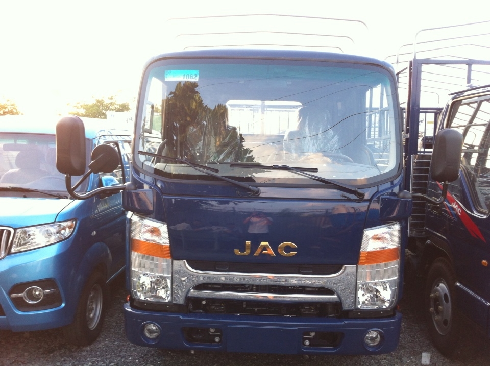 Ban xe tải JAC N200 1 tấn 9 thùng dài 4.3 mét đời 2019