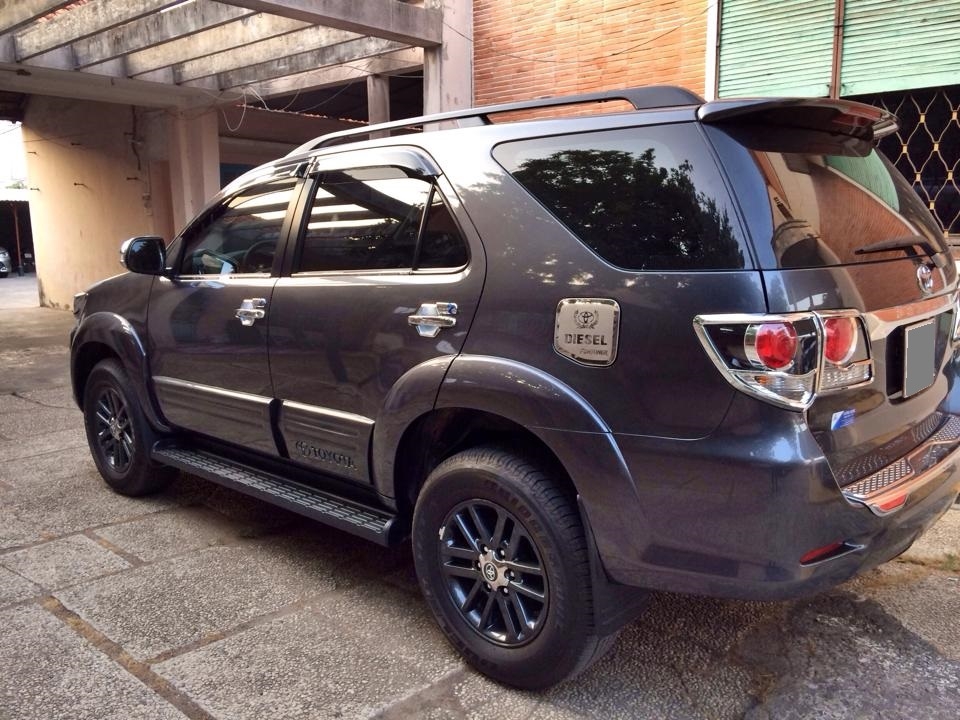 Bán Toyota Fortuner số sàn 2016 máy dầu Xám chì xe rất mới