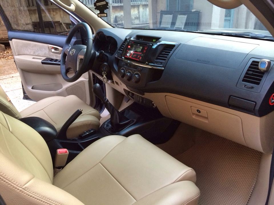 Bán Toyota Fortuner số sàn 2016 máy dầu Xám chì xe rất mới