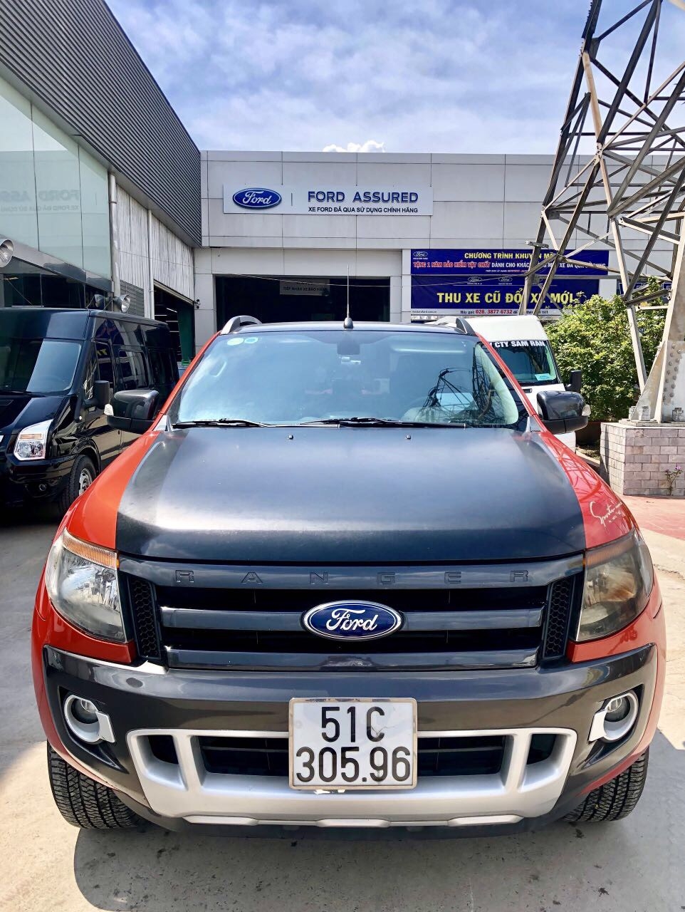 Ranger Wiltrack 2.2L màu đỏ.Xe bán tại hãng Ford