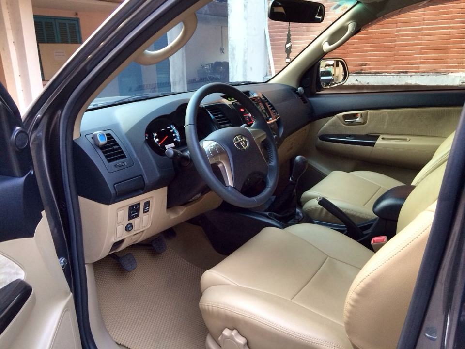 Bán Toyota Fortuner số sàn 2016 máy dầu Xám chì xe rất mới