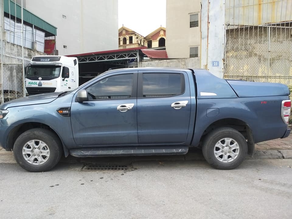 Bán Ford Ranger XLS 2018 số sàn máy dầu một cầu xám xanh ít đi.
