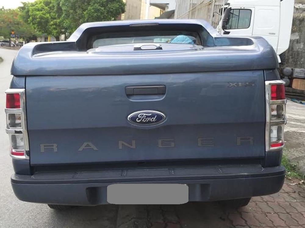Bán Ford Ranger XLS 2018 số sàn máy dầu một cầu xám xanh ít đi.