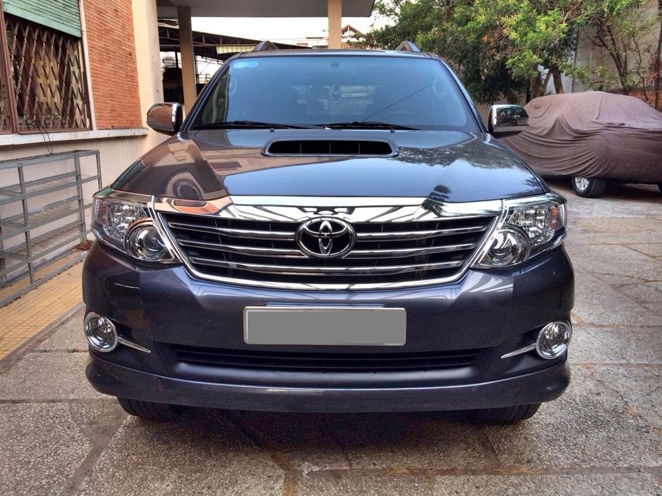 Bán Toyota Fortuner số sàn 2016 máy dầu Xám chì xe rất mới