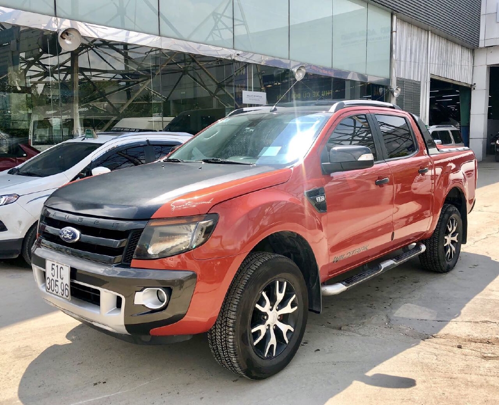 Ranger Wiltrack 2.2L màu đỏ.Xe bán tại hãng Ford
