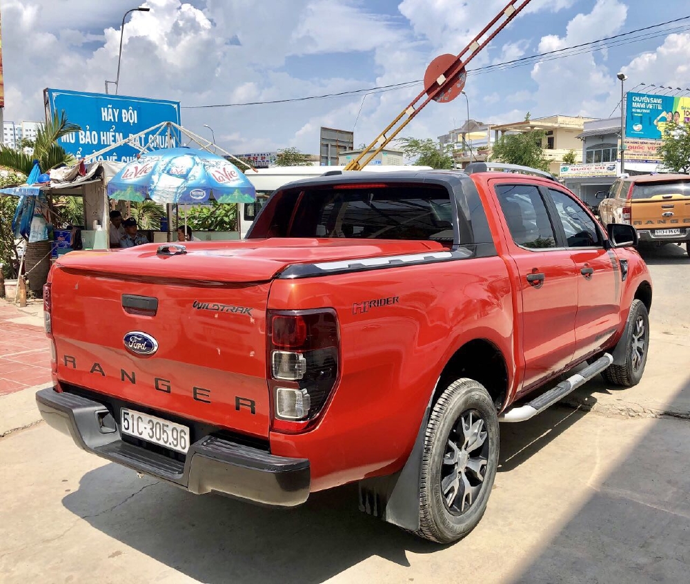 Ranger Wiltrack 2.2L màu đỏ.Xe bán tại hãng Ford