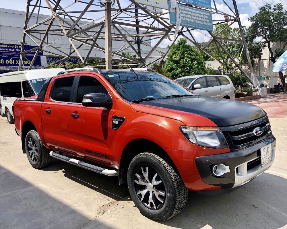 Ranger Wiltrack 2.2L màu đỏ.Xe bán tại hãng Ford