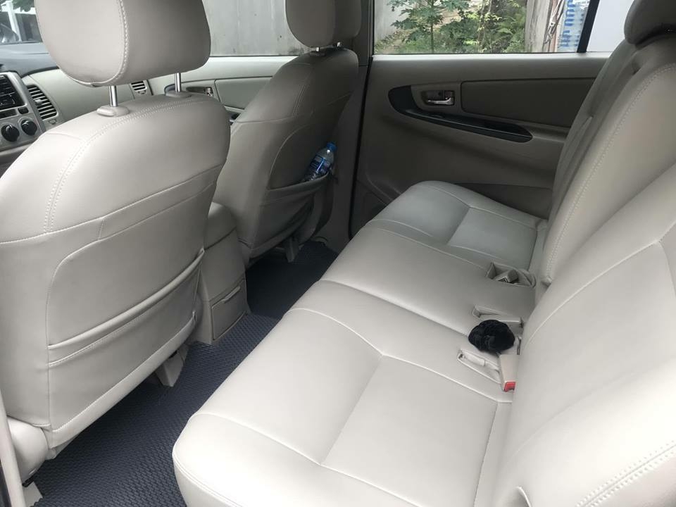 Cần bán xe Innova 2015, số sàn, màu vàng cát, g