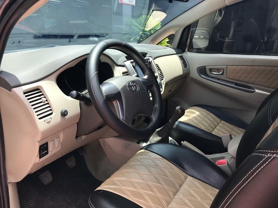 Cần bán xe Innova 2016, số sàn, máy xăng, màu xám,