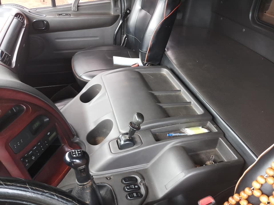 Cần bán xe tải 4 chân hd320 đời 2014 giá canh tranh