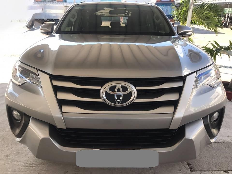 Bán Toyota Fortuner Bạc 2017 máy dầu số sàn nhập Indonesia.