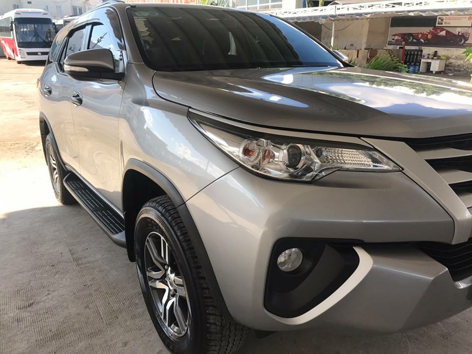 Bán Toyota Fortuner Bạc 2017 máy dầu số sàn nhập Indonesia.