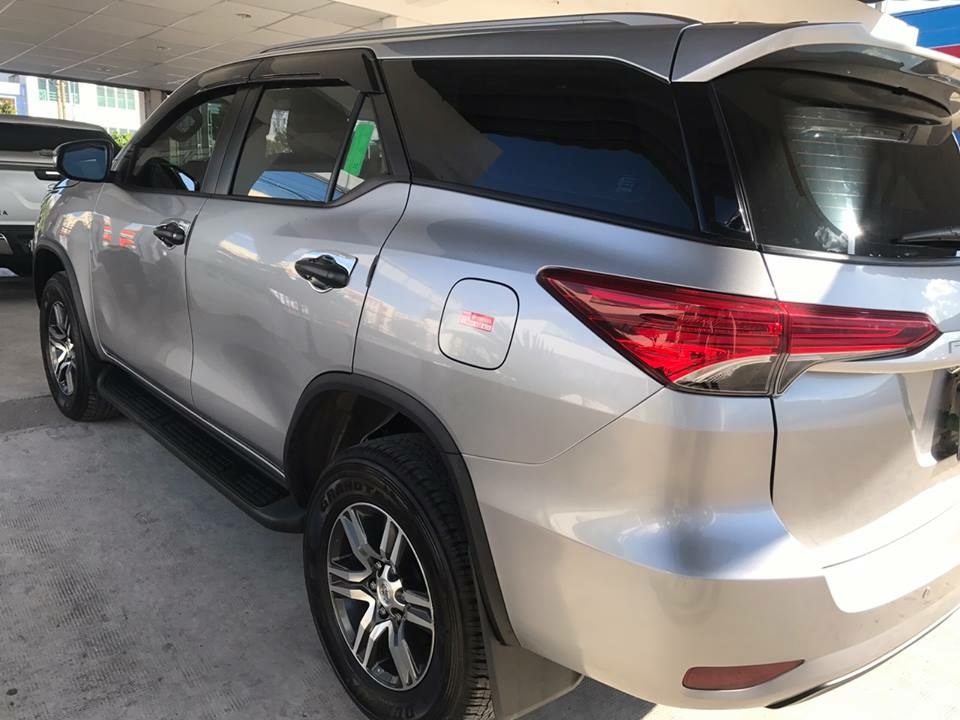 Bán Toyota Fortuner Bạc 2017 máy dầu số sàn nhập Indonesia.