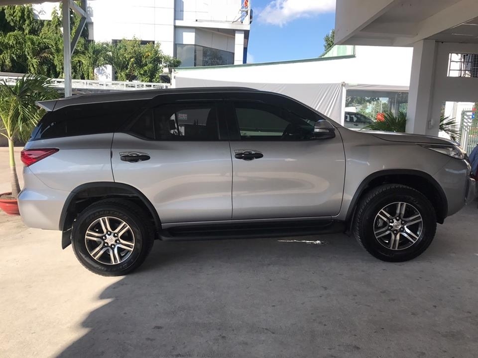 Bán Toyota Fortuner Bạc 2017 máy dầu số sàn nhập Indonesia.