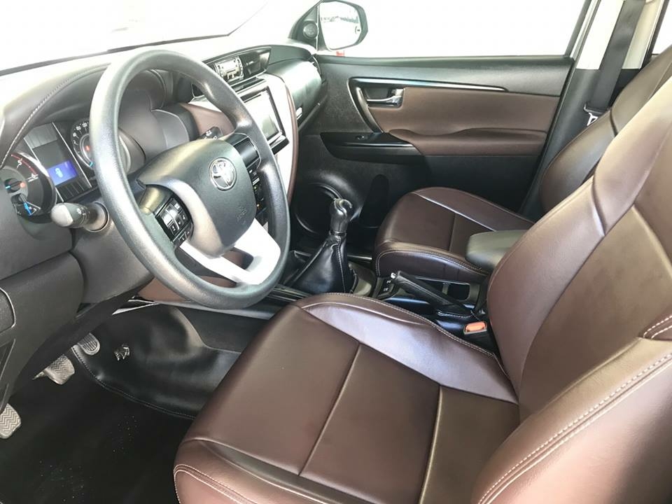 Bán Toyota Fortuner Bạc 2017 máy dầu số sàn nhập Indonesia.
