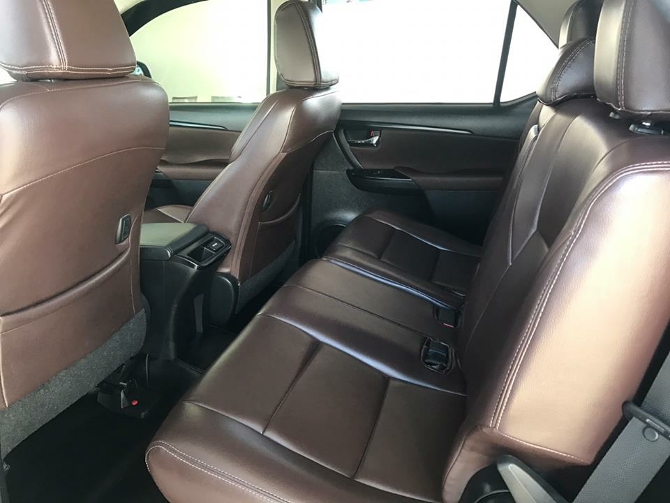 Bán Toyota Fortuner Bạc 2017 máy dầu số sàn nhập Indonesia.