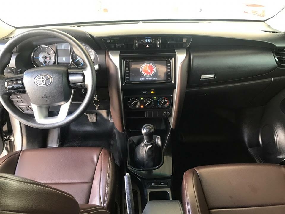 Bán Toyota Fortuner Bạc 2017 máy dầu số sàn nhập Indonesia.