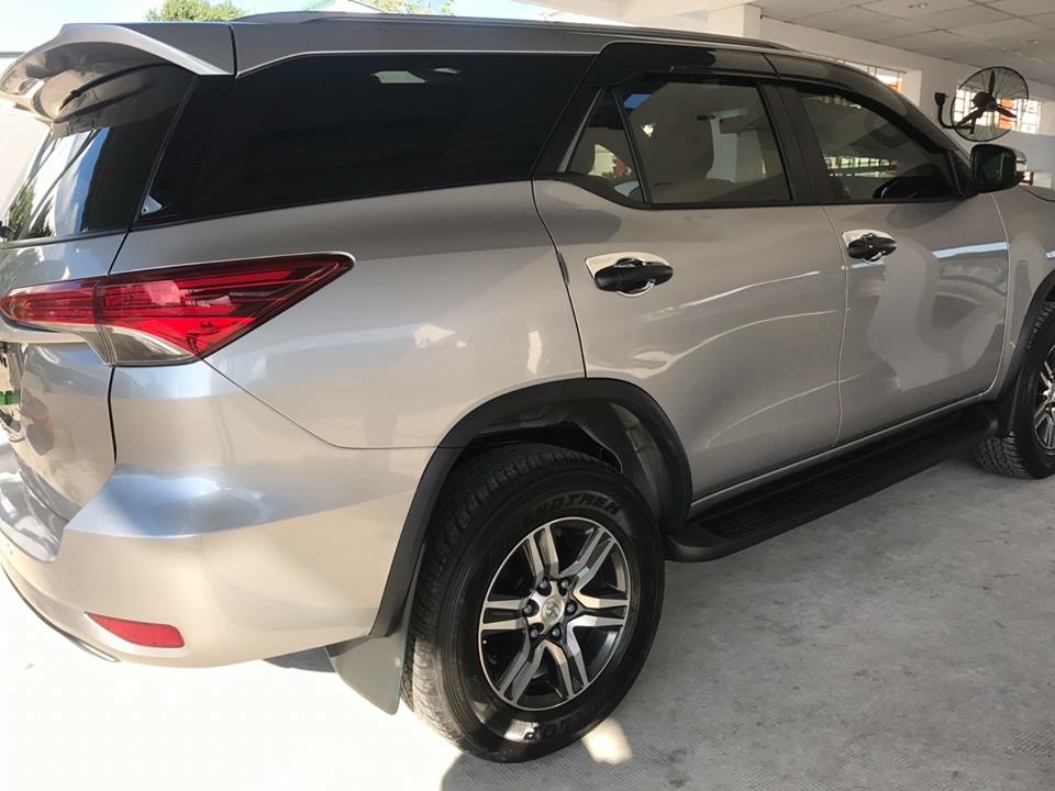 Bán Toyota Fortuner Bạc 2017 máy dầu số sàn nhập Indonesia.