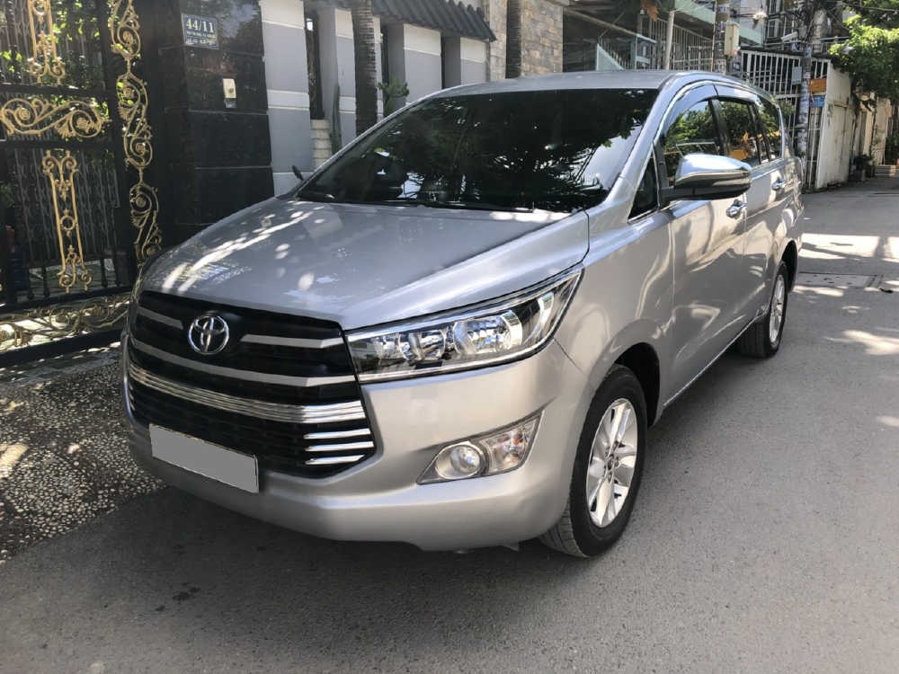 Bán Toyota Innova 2019 số sàn màu Xám xe gia đình chính chủ.