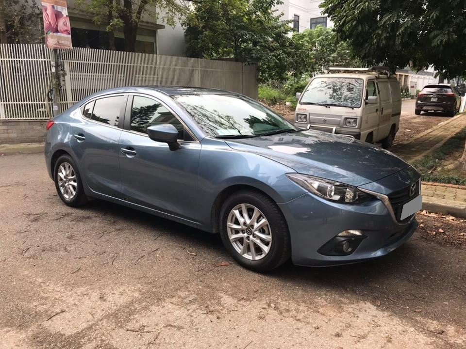 Bán Mazda 3 tự động 2017 màu xanh ngọc xe rất mới.