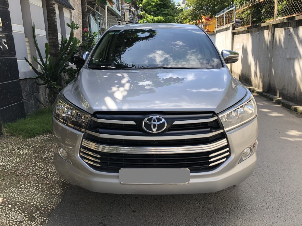 Bán Toyota Innova 2019 số sàn màu Xám xe gia đình chính chủ.