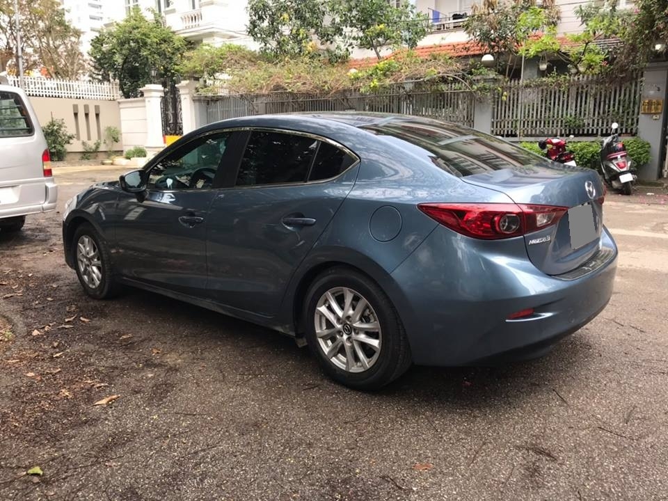 Bán Mazda 3 tự động 2017 màu xanh ngọc xe rất mới.