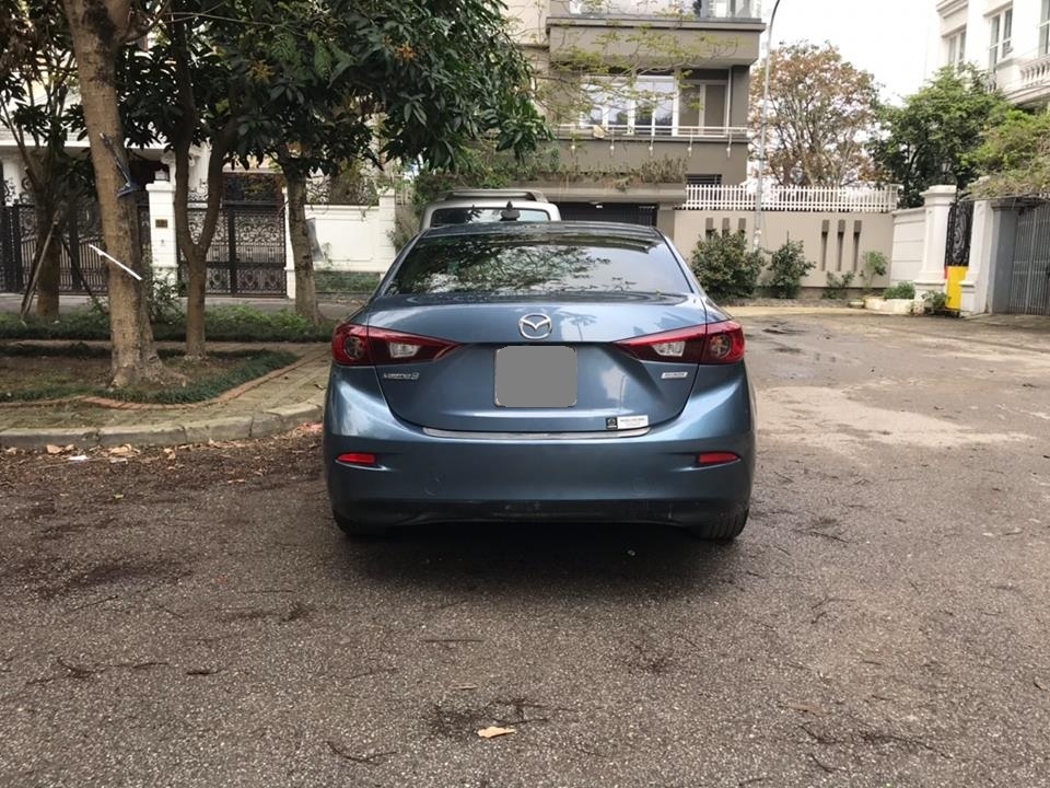 Bán Mazda 3 tự động 2017 màu xanh ngọc xe rất mới.