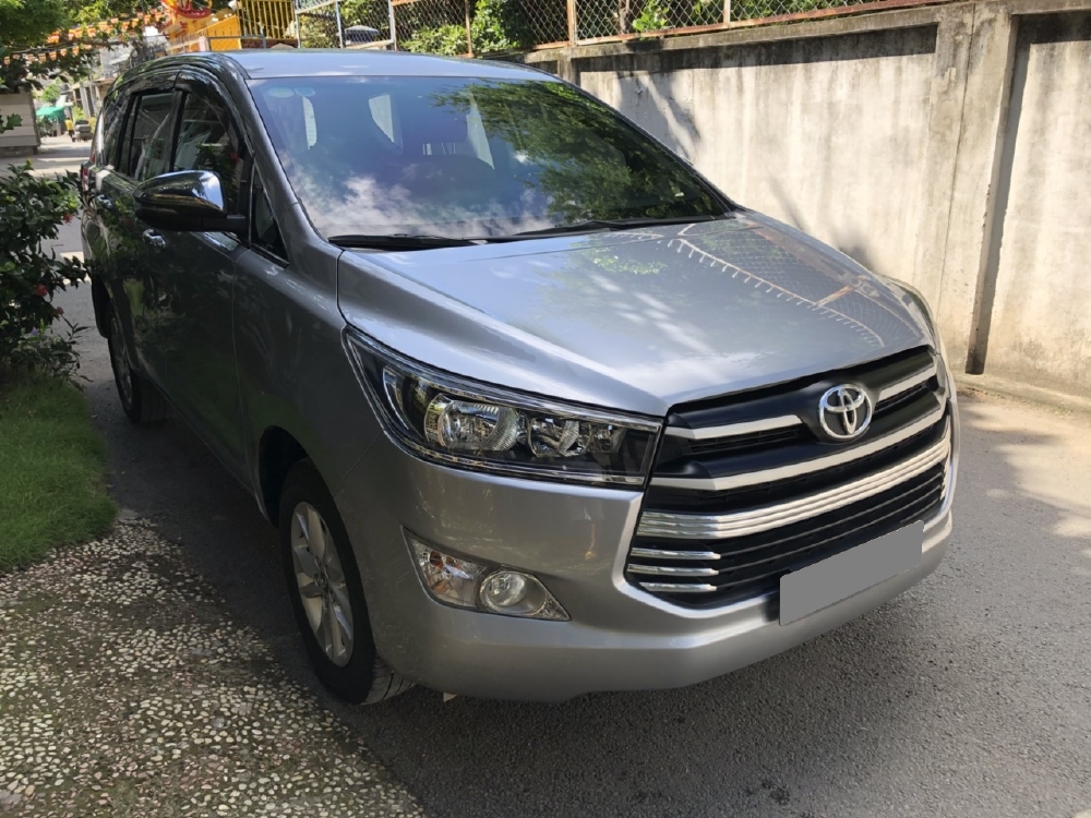 Bán Toyota Innova 2019 số sàn màu Xám xe gia đình chính chủ.