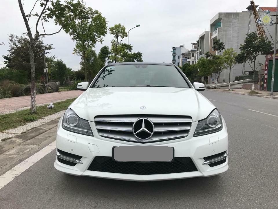 Bán Mercedes C300 AMG 2013 tự động Full màu Trắng đi kỹ